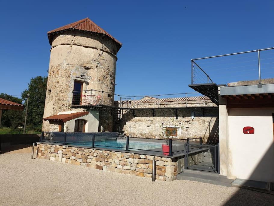 Tour De Charme Atypique Beauregard-l'Eveque Exterior foto